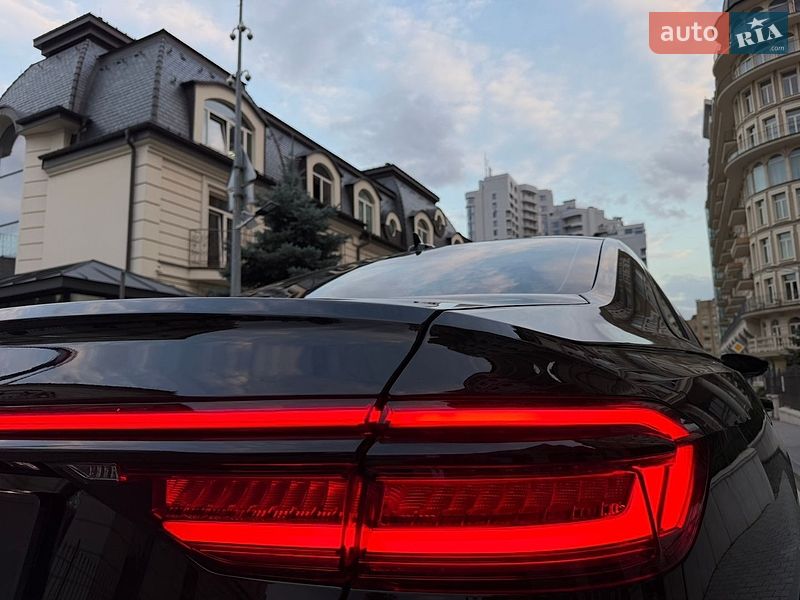 Седан Audi A8 2021 в Києві