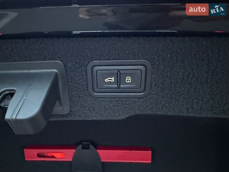 Седан Audi A8 2021 в Києві