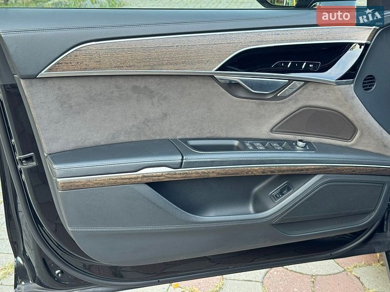 Седан Audi A8 2018 в Дніпрі