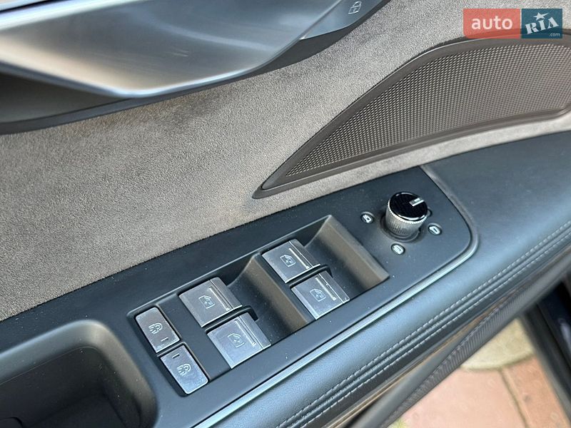 Седан Audi A8 2018 в Днепре