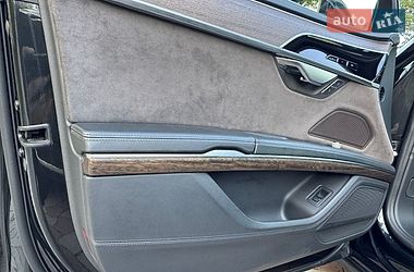 Седан Audi A8 2018 в Дніпрі