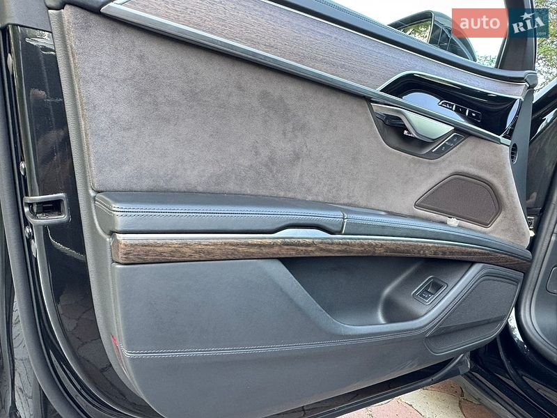 Седан Audi A8 2018 в Дніпрі