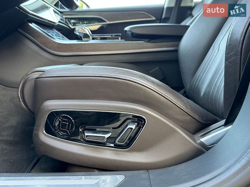 Седан Audi A8 2018 в Днепре