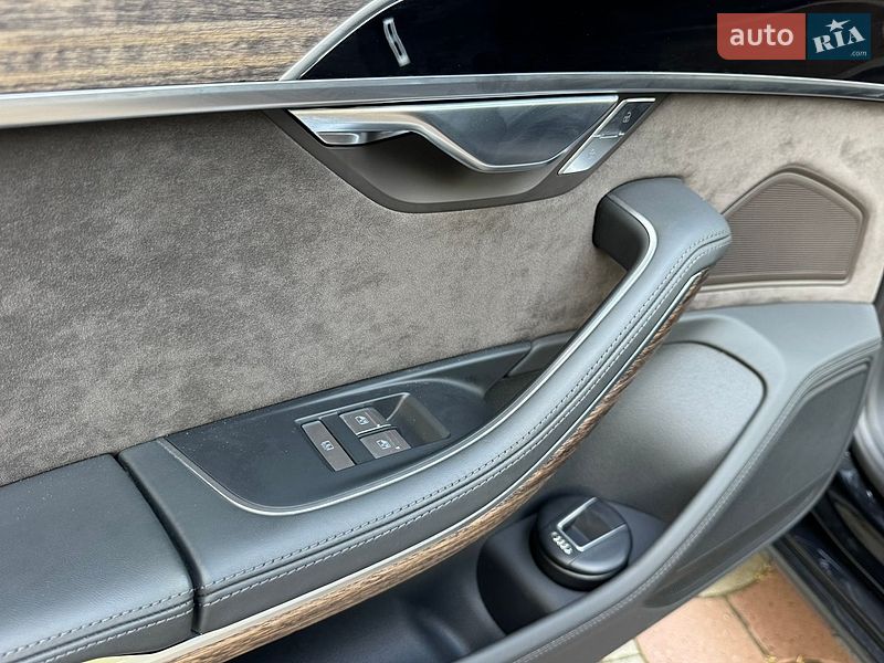 Седан Audi A8 2018 в Днепре