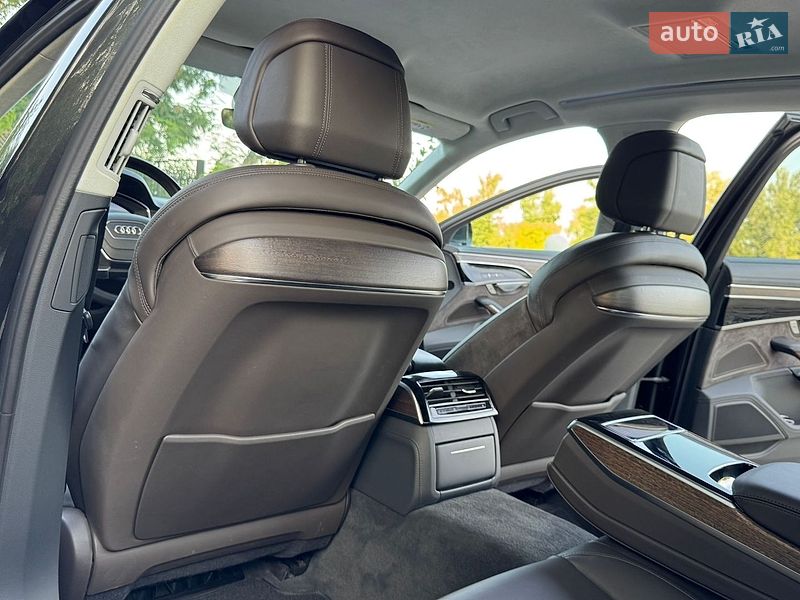 Седан Audi A8 2018 в Днепре