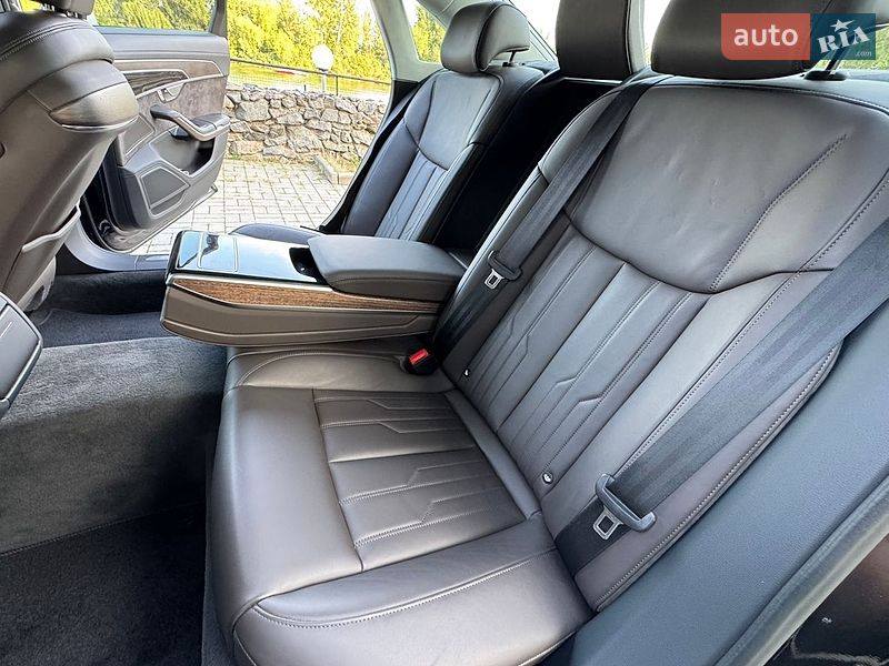 Седан Audi A8 2018 в Дніпрі