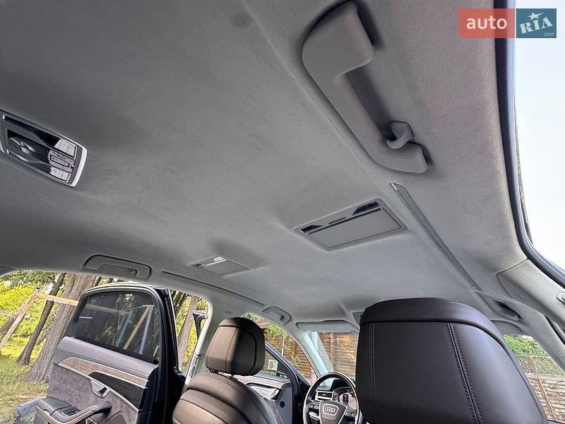 Седан Audi A8 2018 в Дніпрі