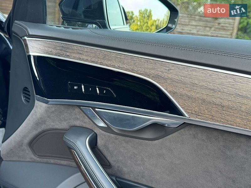 Седан Audi A8 2018 в Днепре