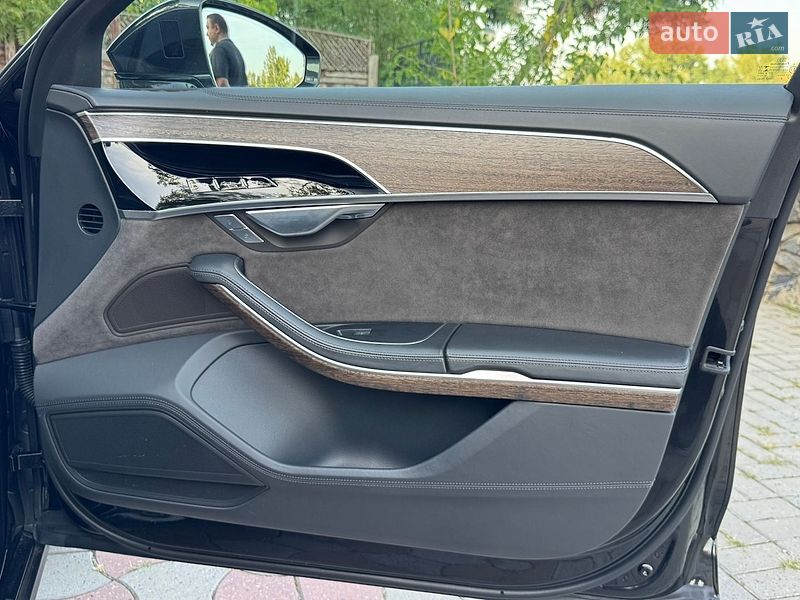 Седан Audi A8 2018 в Днепре