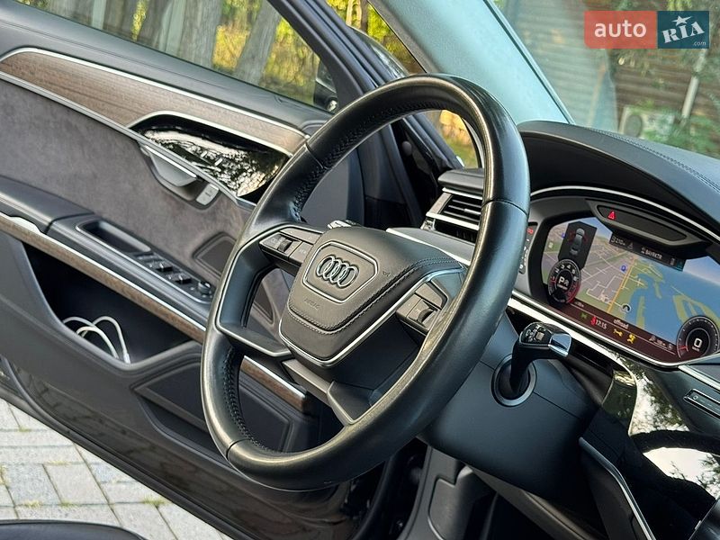 Седан Audi A8 2018 в Дніпрі