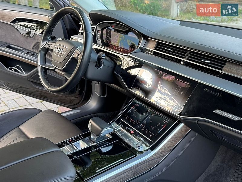 Седан Audi A8 2018 в Днепре