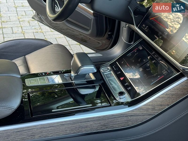 Седан Audi A8 2018 в Днепре