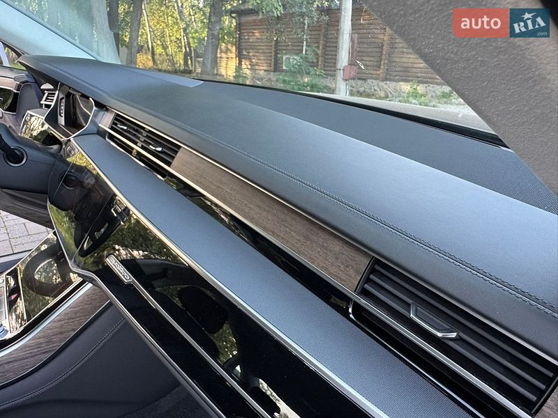 Седан Audi A8 2018 в Днепре