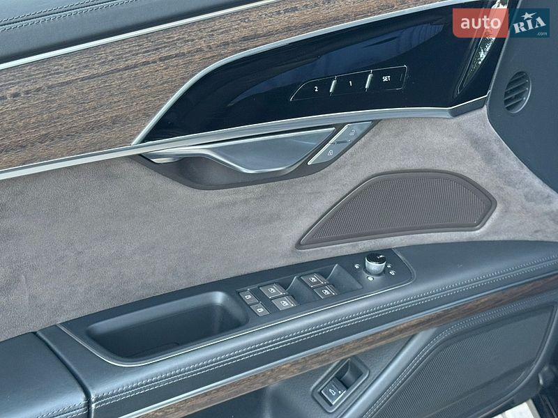 Седан Audi A8 2018 в Дніпрі