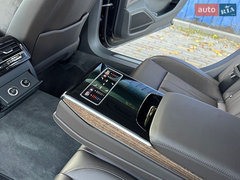Седан Audi A8 2018 в Дніпрі