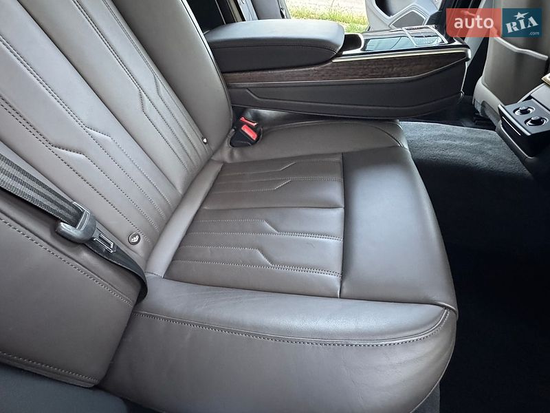 Седан Audi A8 2018 в Дніпрі