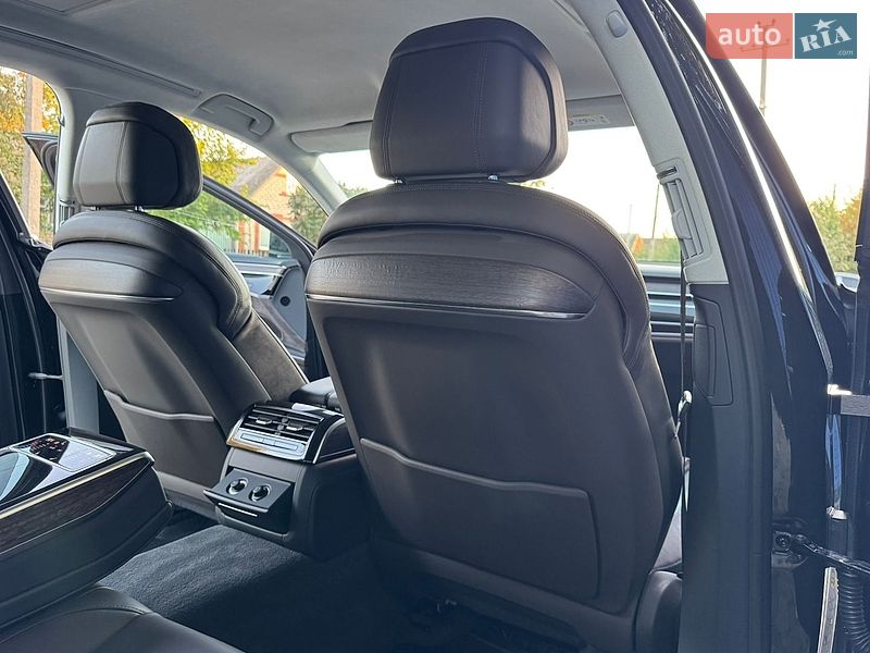 Седан Audi A8 2018 в Дніпрі