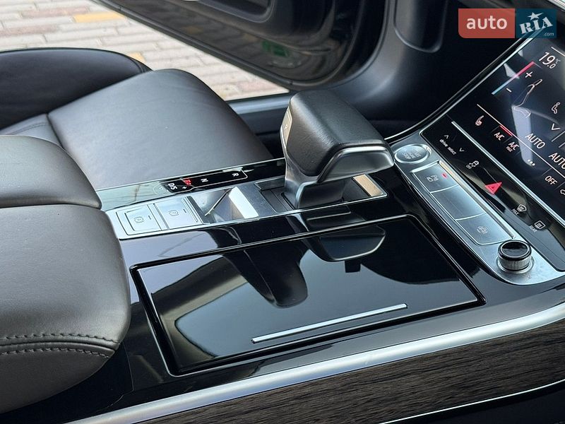 Седан Audi A8 2018 в Дніпрі