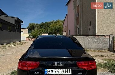 Седан Audi A8 2013 в Надворной