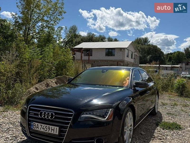 Седан Audi A8 2013 в Надворной