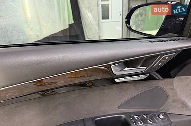 Седан Audi A8 2013 в Надворной