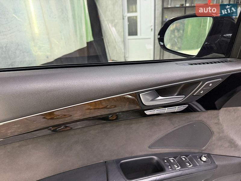Седан Audi A8 2013 в Надворной