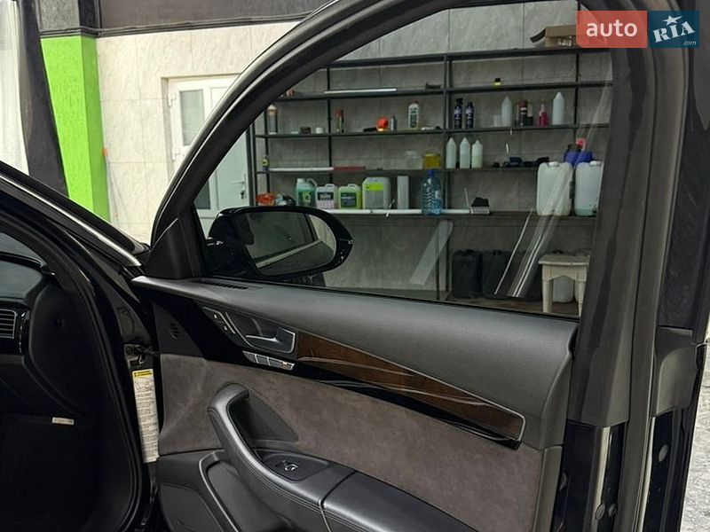 Седан Audi A8 2013 в Надворной