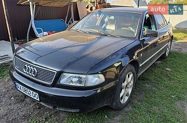 Седан Audi A8 1998 в Краснограді