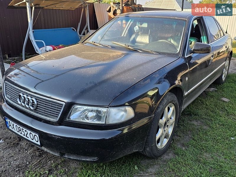 Седан Audi A8 1998 в Краснограді