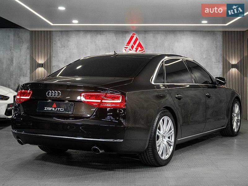 Седан Audi A8 2013 в Одесі