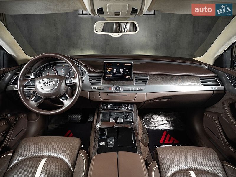 Седан Audi A8 2013 в Одесі