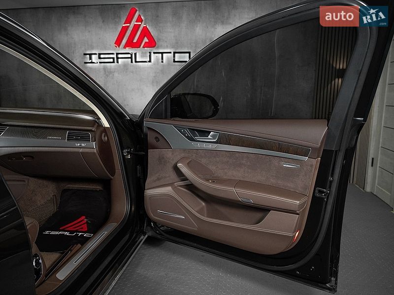 Седан Audi A8 2013 в Одесі