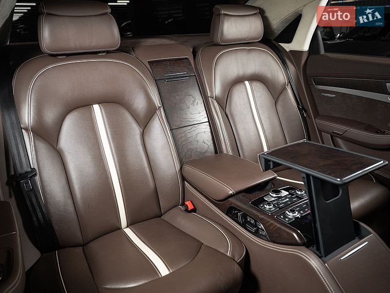 Седан Audi A8 2013 в Одесі