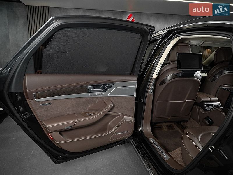 Седан Audi A8 2013 в Одесі