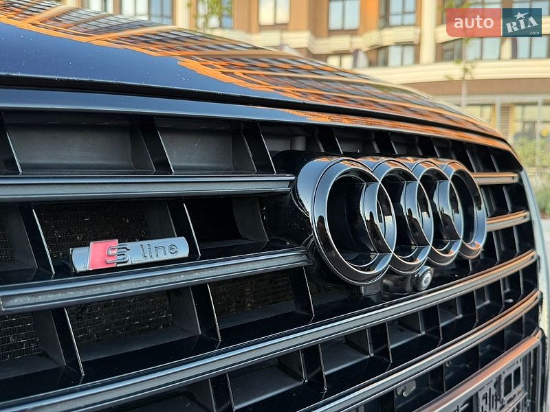 Седан Audi A8 2017 в Києві