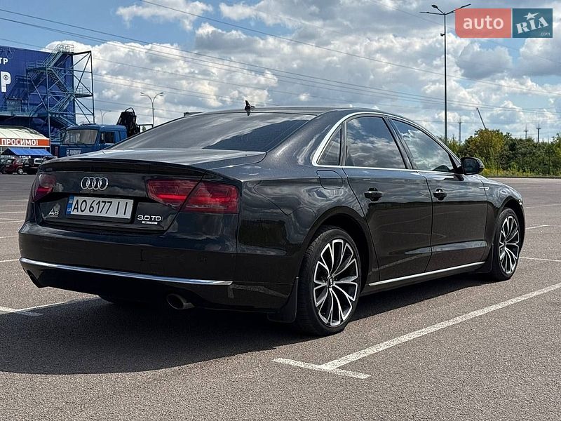 Седан Audi A8 2012 в Рівному