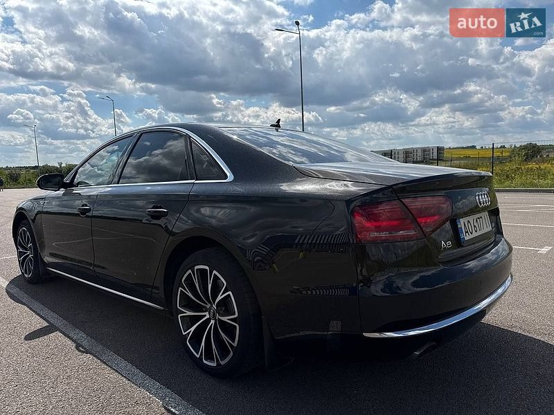 Седан Audi A8 2012 в Рівному