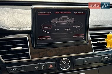 Седан Audi A8 2012 в Рівному
