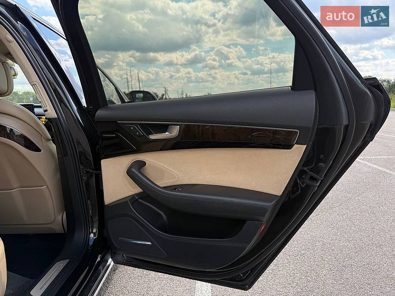 Седан Audi A8 2012 в Рівному
