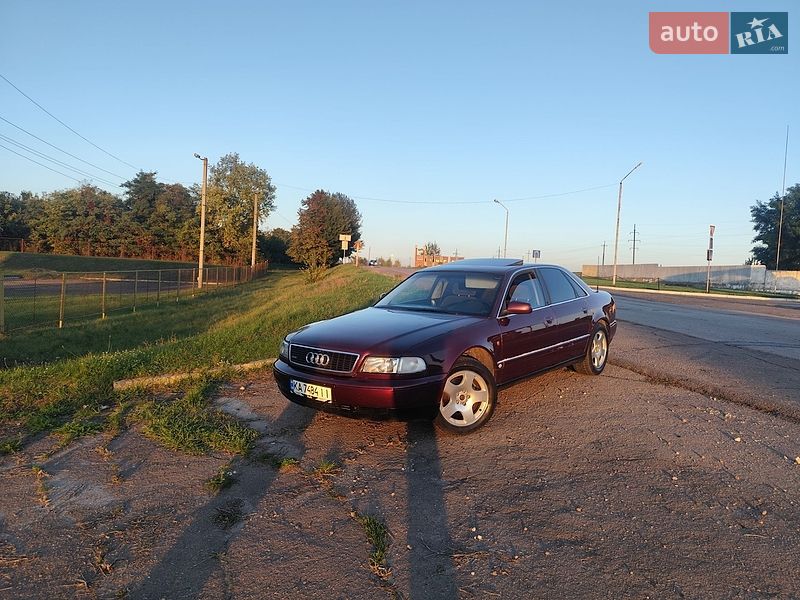Седан Audi A8 1994 в Варві