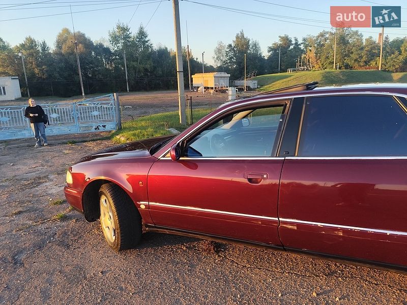 Седан Audi A8 1994 в Варві