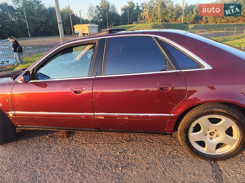 Седан Audi A8 1994 в Варві