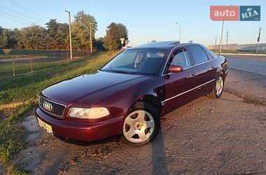 Седан Audi A8 1994 в Варві
