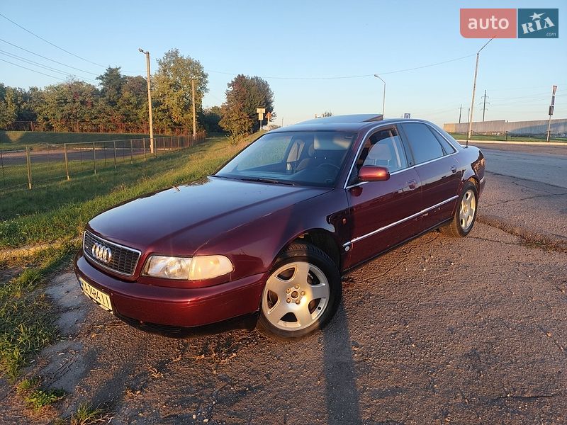 Седан Audi A8 1994 в Варві