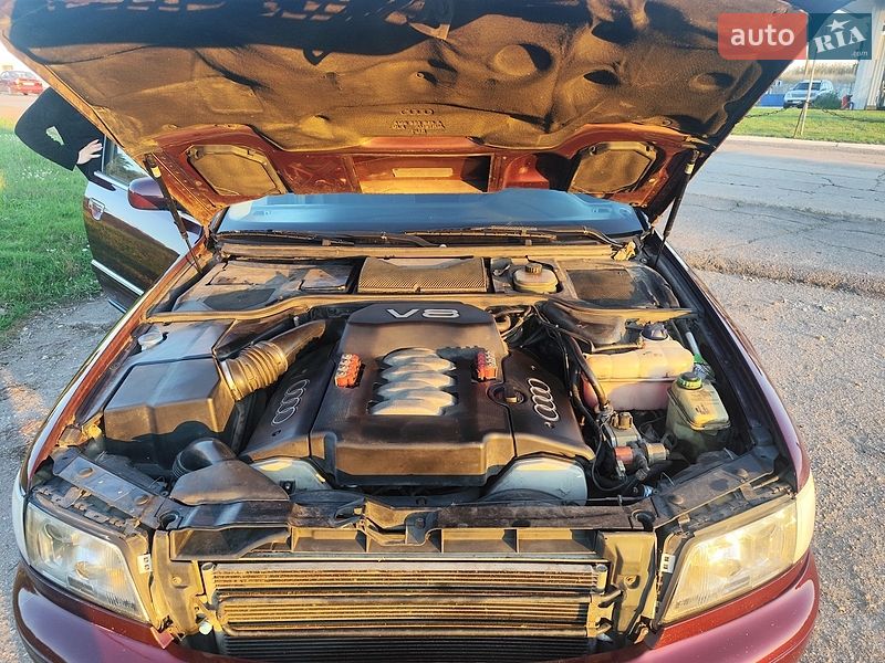 Седан Audi A8 1994 в Варві