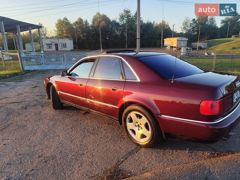 Седан Audi A8 1994 в Варві