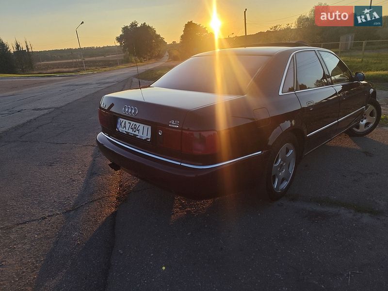 Седан Audi A8 1994 в Варві