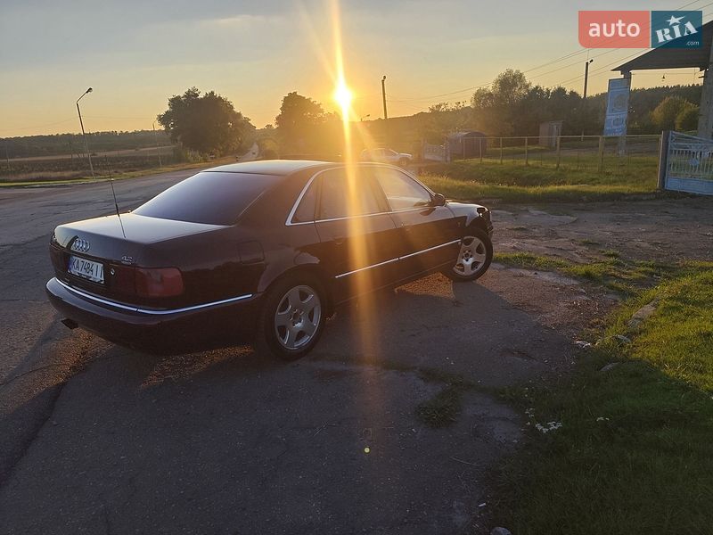 Седан Audi A8 1994 в Варві