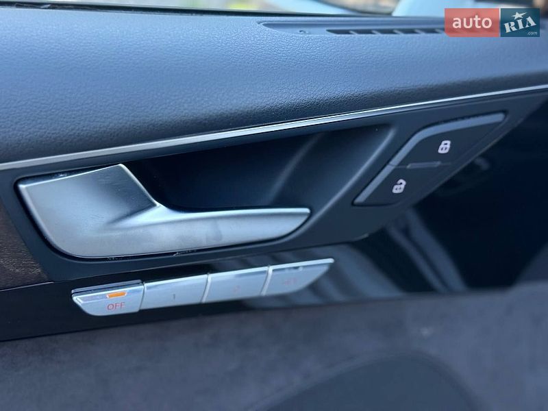Седан Audi A8 2017 в Києві