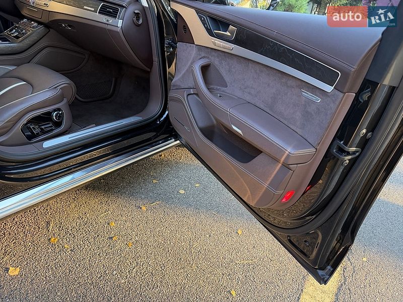 Седан Audi A8 2013 в Киеве